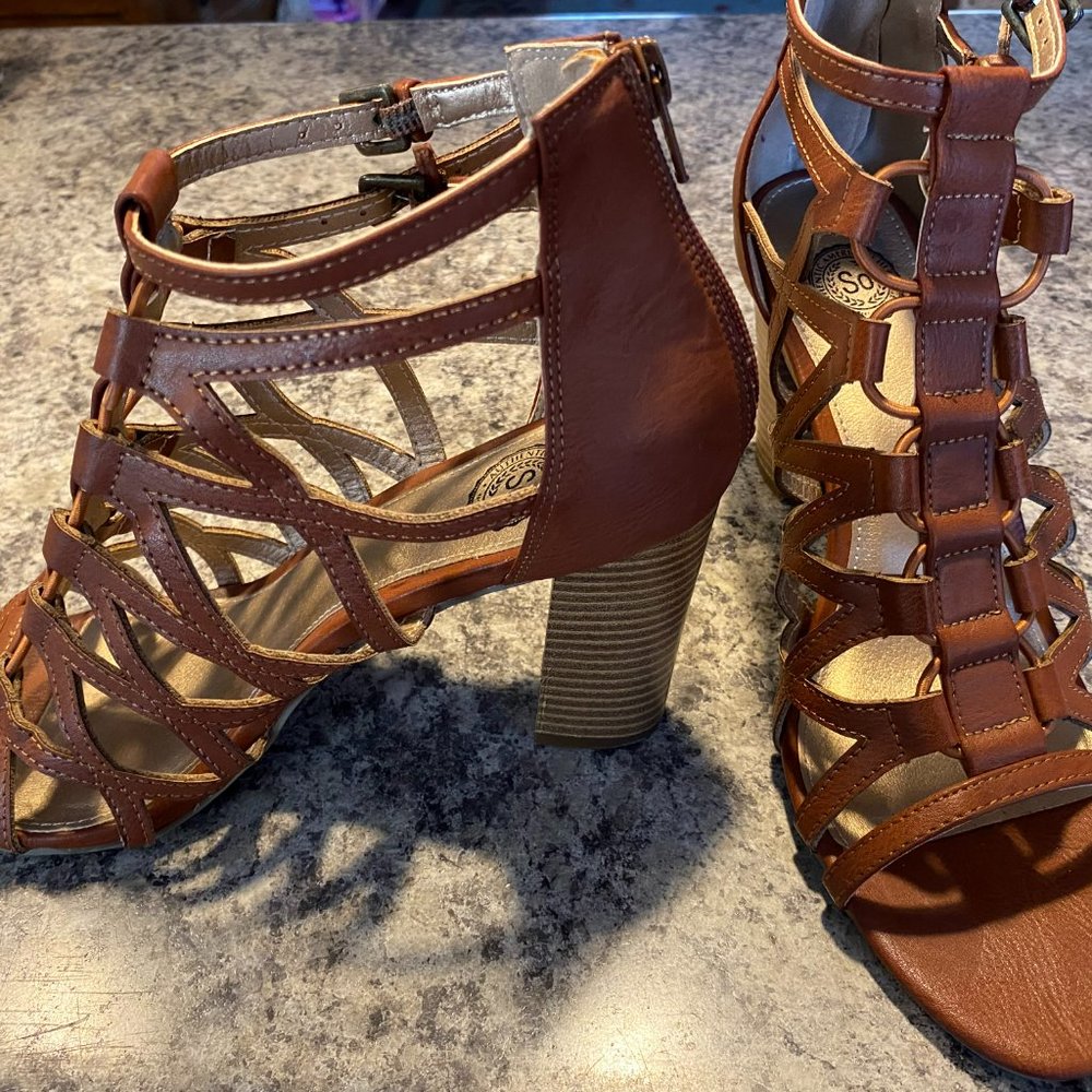 SO GLADIATOR BROWN LEATHER SANDALS WOMEN'S SIZE 10
